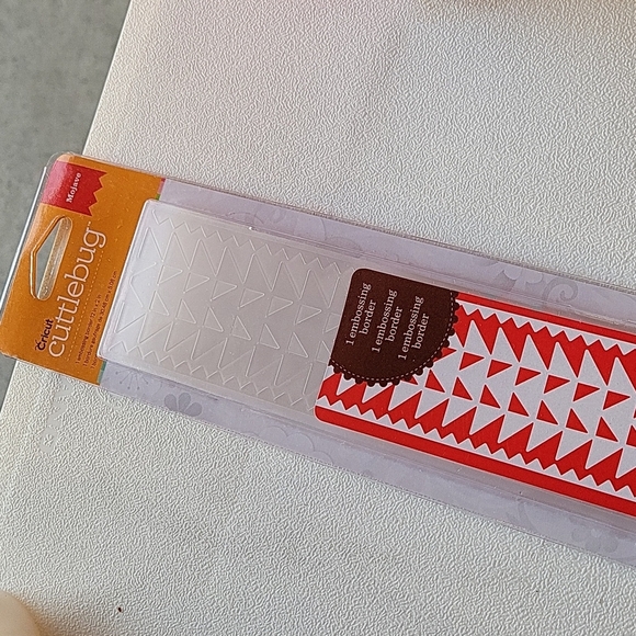 Cricut Cuttlebug Embossing Border Essentials2" x 12" - Picture 1 of 1